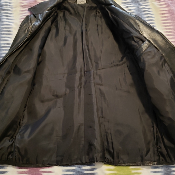 Leather jacket - Picture 2 of 5